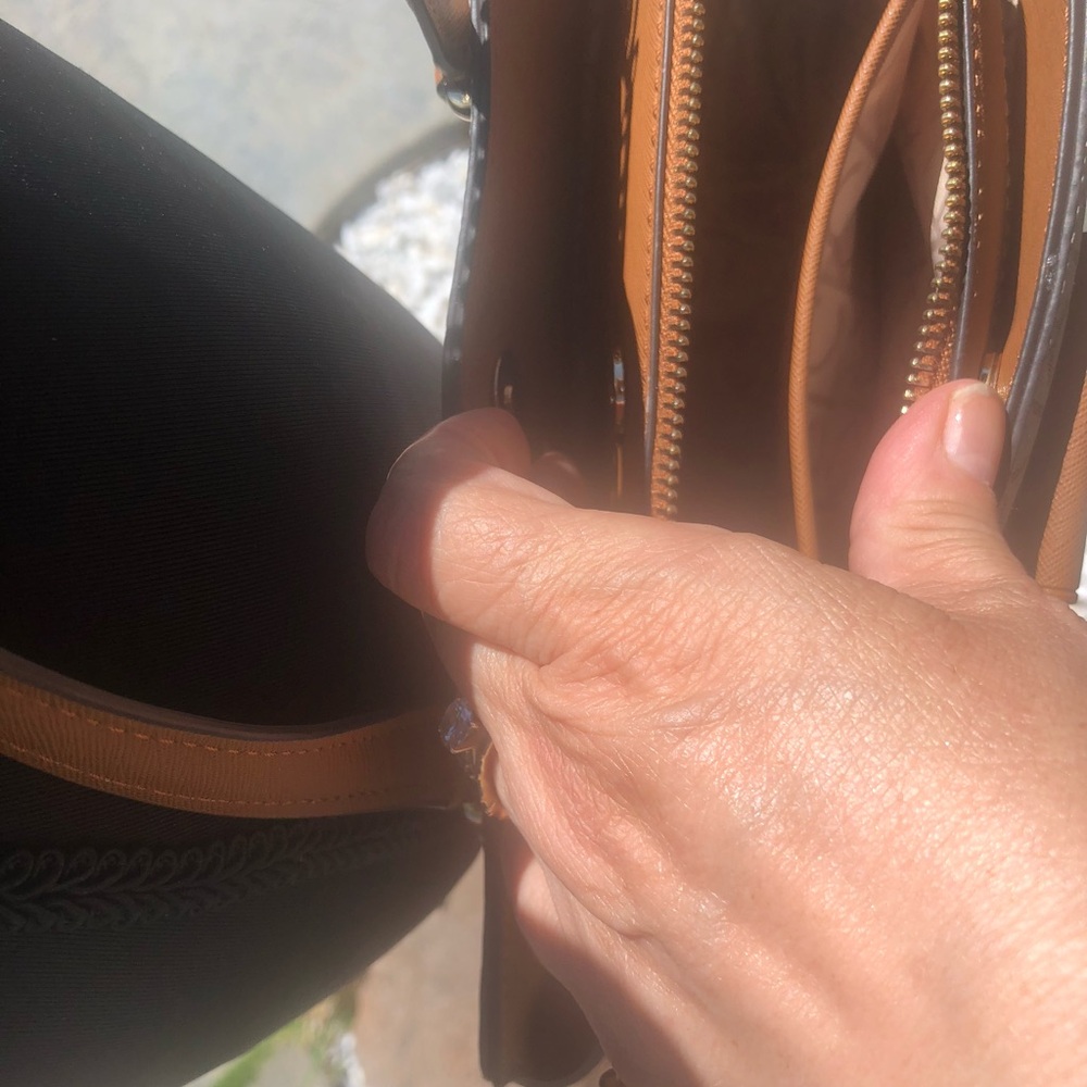 Calvin Klein (Brand New With Tags) Cream Logo Satchel w/Brown Trim&Gold Hardware - Picture 7 of 11
